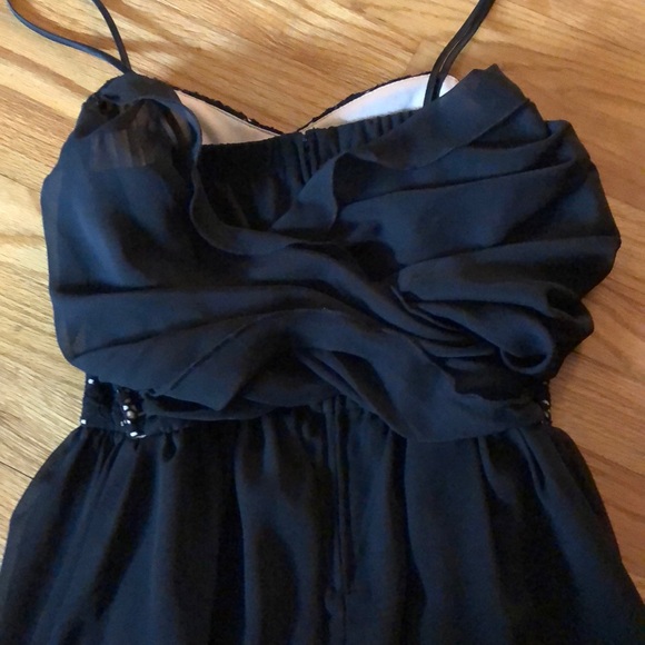 Black dress with removable straps nd top detailing - Picture 3 of 3